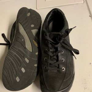 Keen black shoes size 9.5 women’s